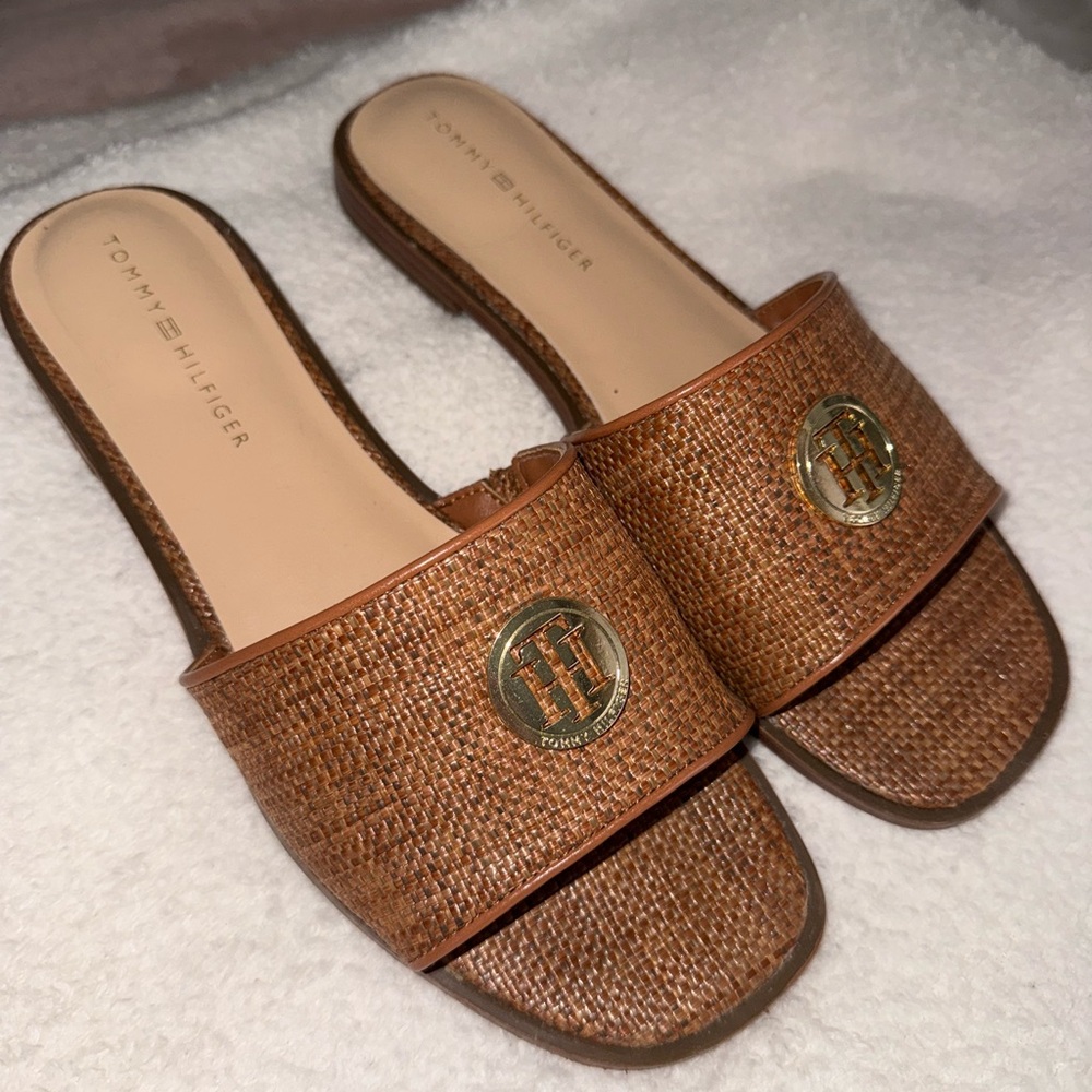 Like New Tommy Hilfiger Tan Woven Sandals